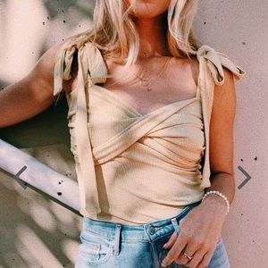 Verge Girl | Parisienne Apartment Tie Top // Lemon